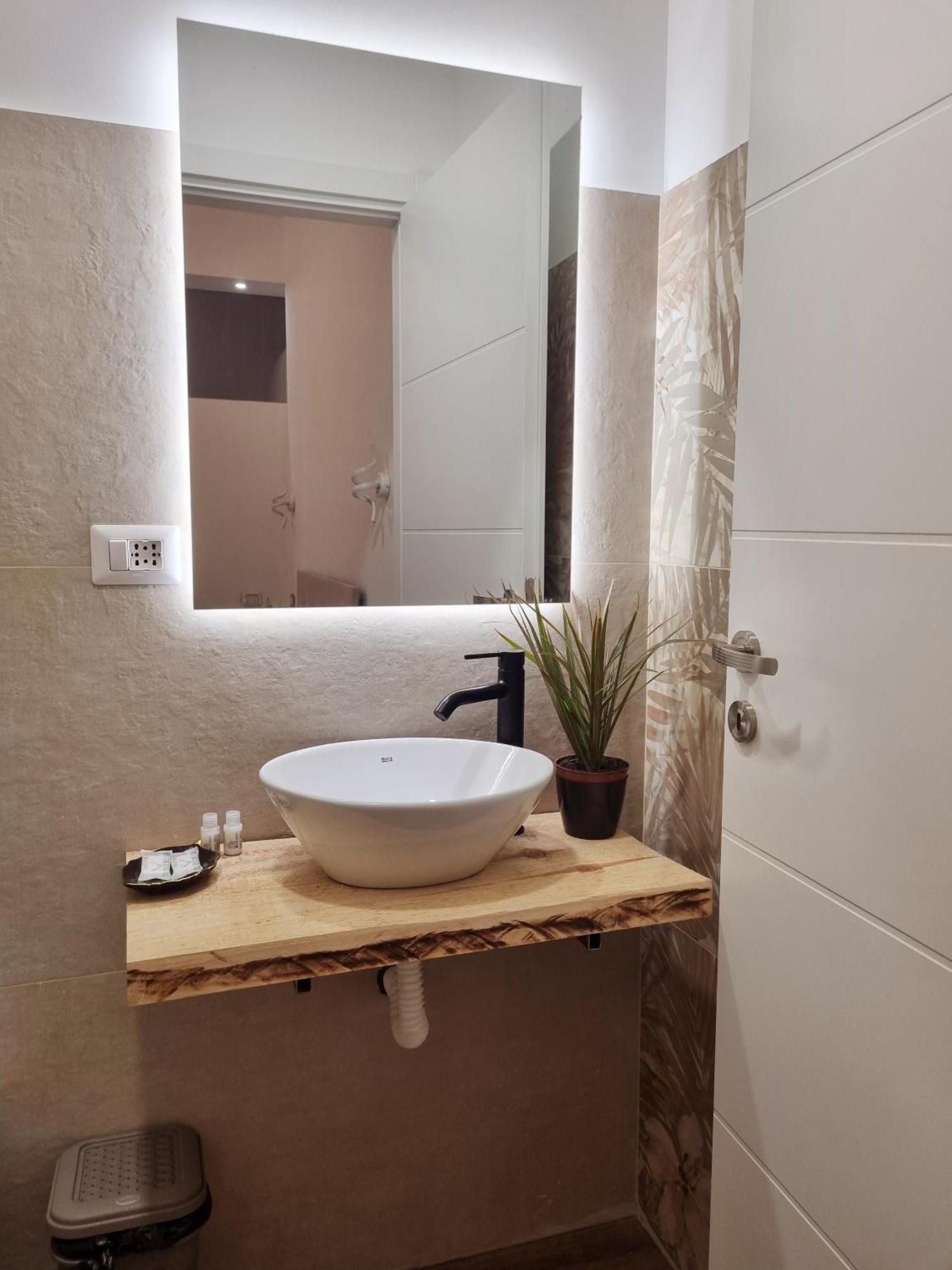 B&B Italo House Opera Buitenkant foto